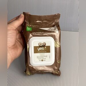 Yes To Coconut Cleansing Wipes 30 Count